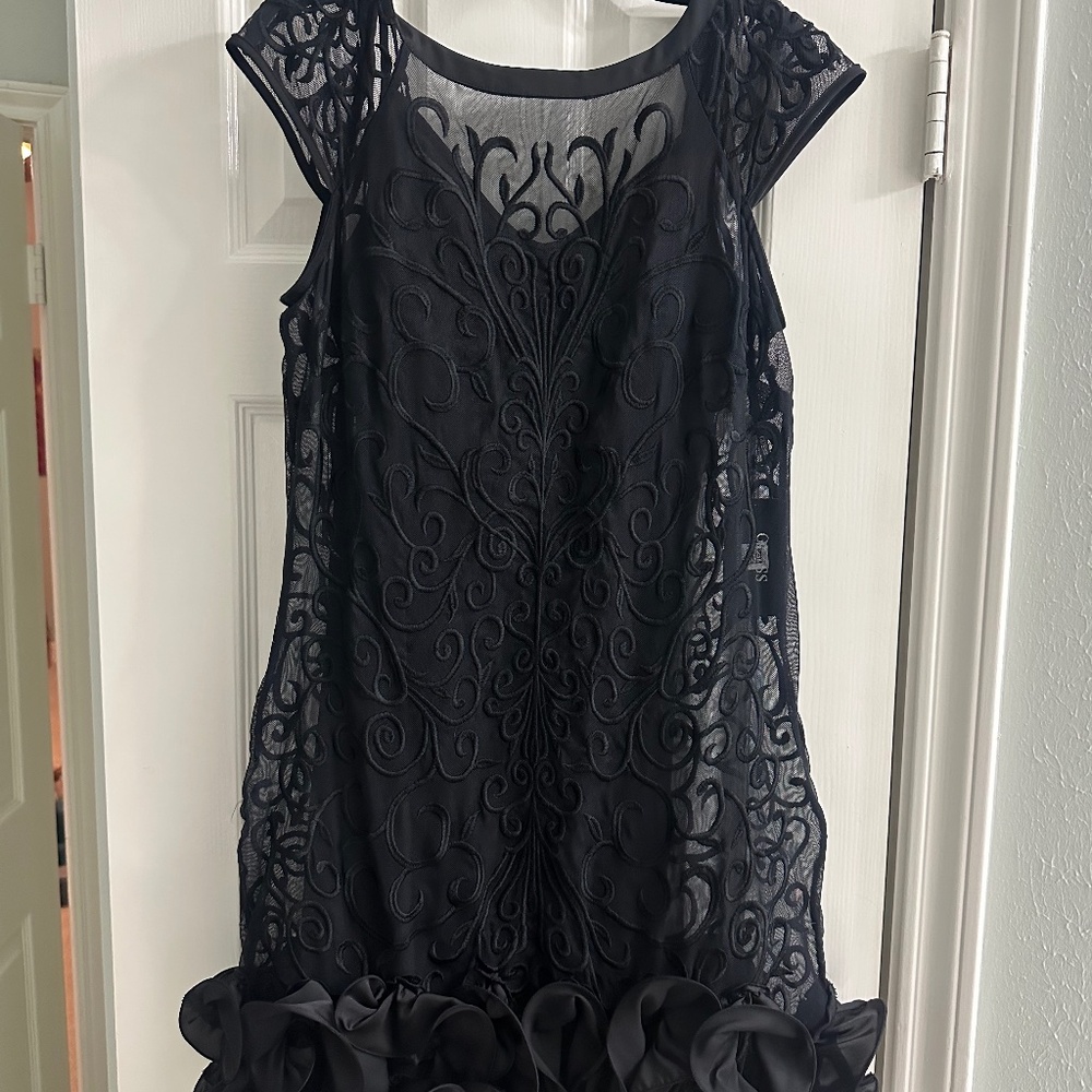 NWT Guess  Floral-Lace Ruffled-Hem Sheath